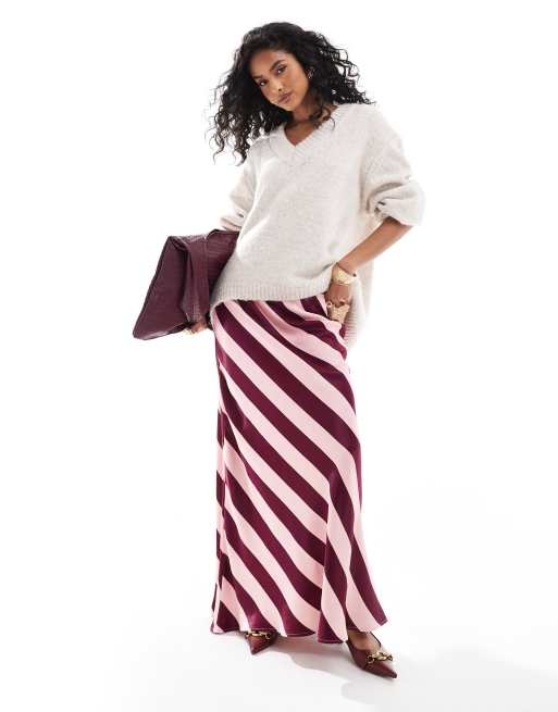 ASOS DESIGN - Gonna lunga taglio sbieco in raso a righe bordeaux e rosa