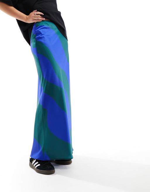 ASOS DESIGN - Gonna lunga taglio sbieco in raso con stampa grafica blu e verde