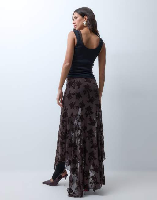 ASOS DESIGN gonna maxi floccata con orlo a punta, co-ord, color cioccolato, 4 di 5