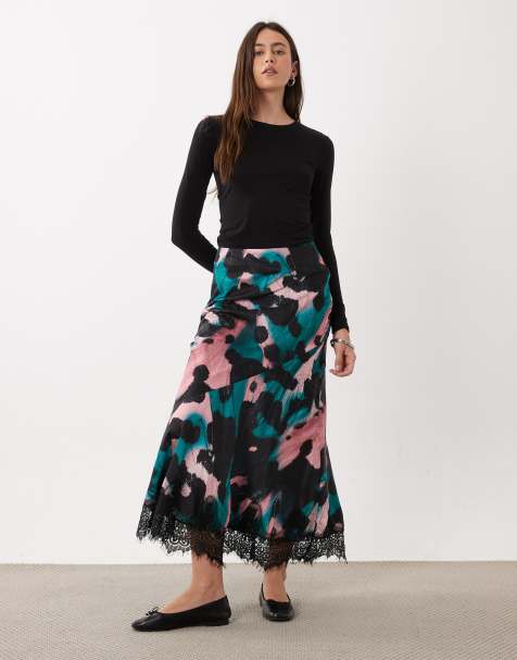 ASOS DESIGN gonna maxi in satin con fondo a coda di rondine con stampa animalier neo - view 1