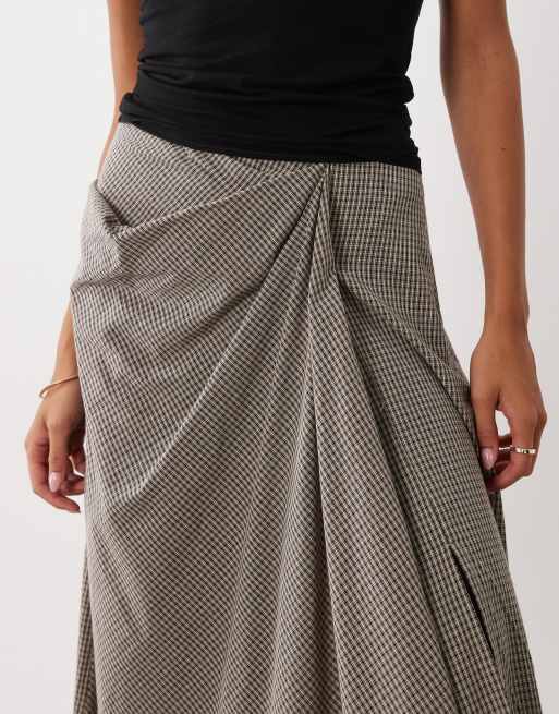 ASOS DESIGN gonna midi a quadri con dettaglio arricciato, 3 di 5