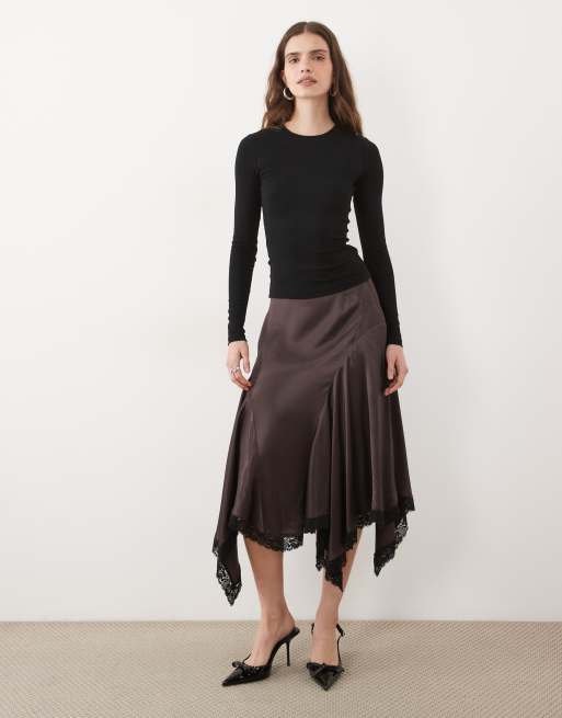 ASOS DESIGN gonna midi in raso con orlo a punta in pizzo color cioccolato, 1 di 5