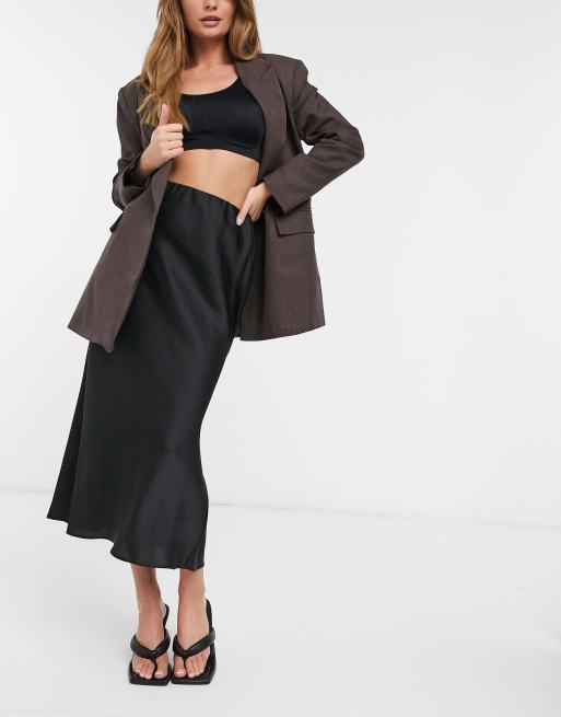 ASOS DESIGN - Gonna midi in raso stile sottoveste con taglio in sbieco, colore nero