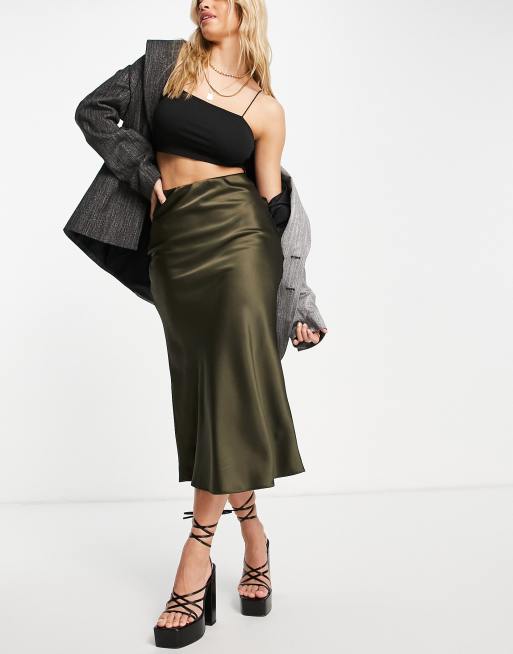 ASOS DESIGN - Gonna midi in raso verde oliva con taglio sbieco