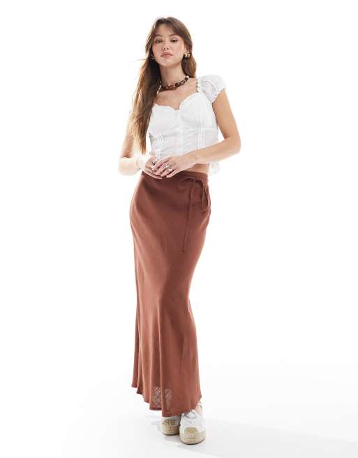 ASOS DESIGN - Gonna midi marrone in misto lino con taglio sbieco