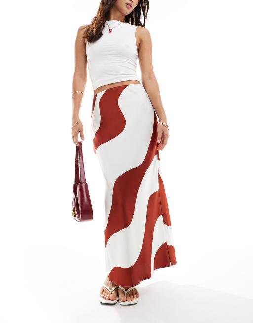 ASOS DESIGN - Gonna midi rossa con stampa astratta in raso con taglio sbieco