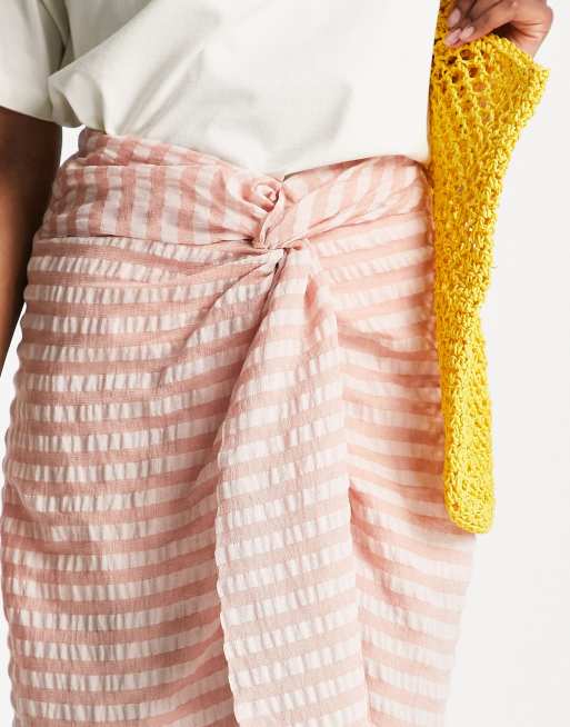 ASOS DESIGN - Gonna midi testurizzata con incrocio frontale, colore naturale a righe, 3 di 4