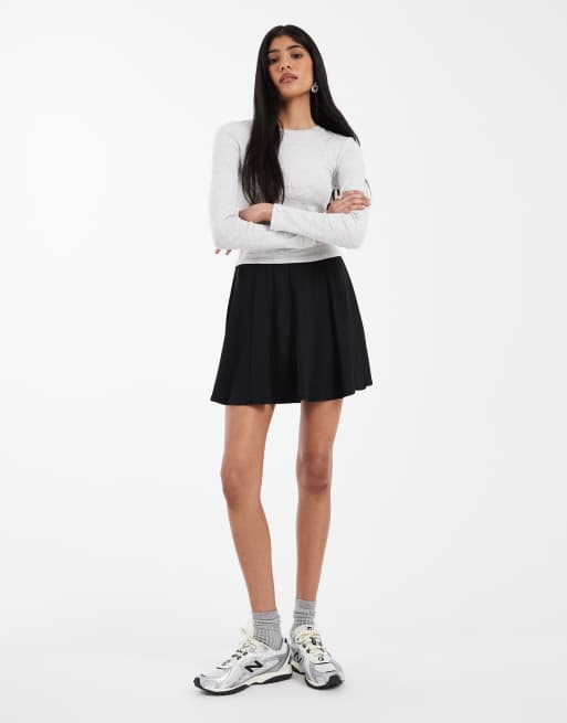 ASOS DESIGN - Gonna pantalone sinuosa stile skater in poliammide nera, 2 di 5