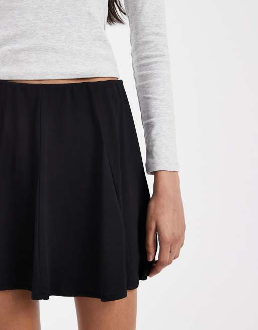 ASOS DESIGN - Gonna pantalone sinuosa stile skater in poliammide nera, 3 di 5