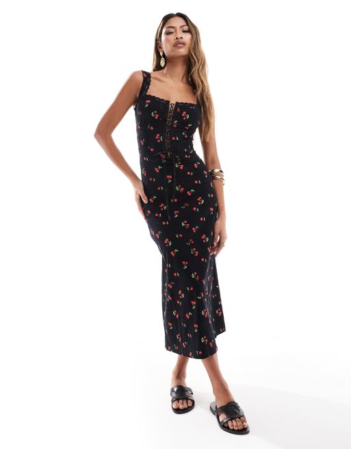 ASOS DESIGN – Gorsetowa sukienka midi na ramiączkach we wzór w wisienki z haftem angielskim i wstążką