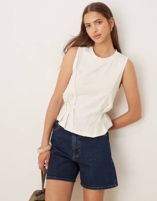 ASOS DESIGN – Gorsetowy top bez rękawów z ozdobnymi przeszyciami w kolorze złamanej bieli