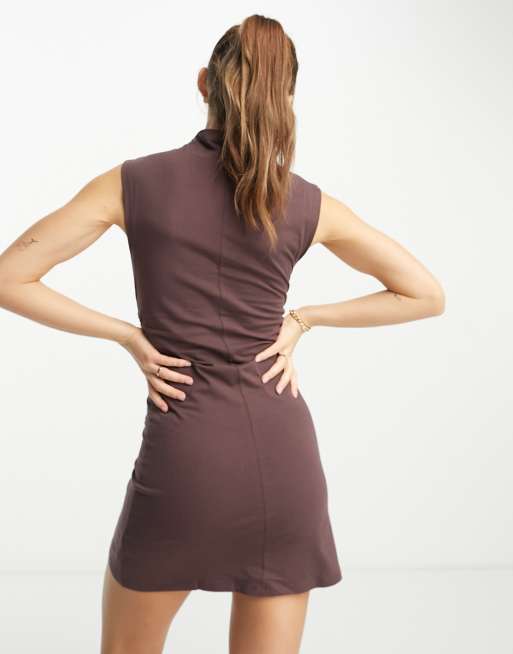  ASOS DESIGN - Gown On - Chokoladebrun minikjole med høj hals og rynkede sider, 2 af 4