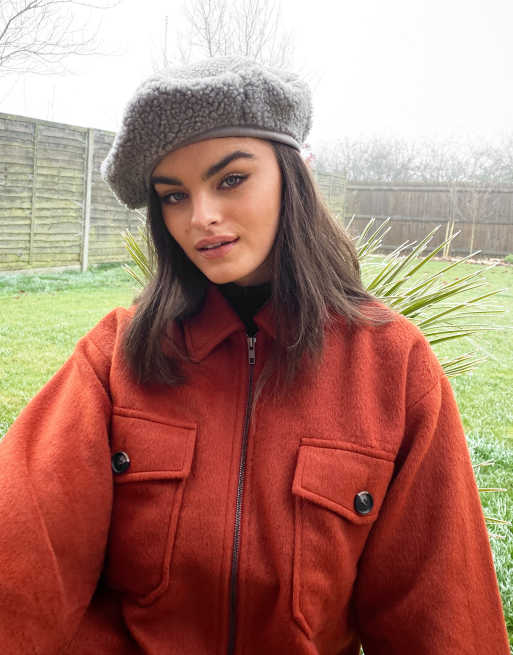 ASOS DESIGN - Grå baret i imiteret lammeskind, 4 af 4