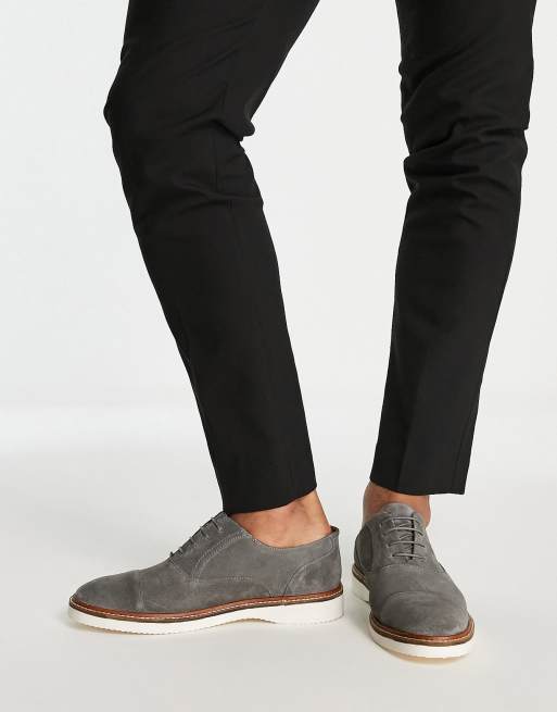 ASOS DESIGN - Grå Derby-sko med snørebånd og hvid sål med kilehæl i ruskind, 3 af 4