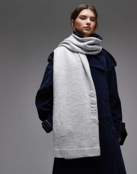 ASOS DESIGN – Grå, fluffigt stickad halsduk med handbroderade detaljer - view 1