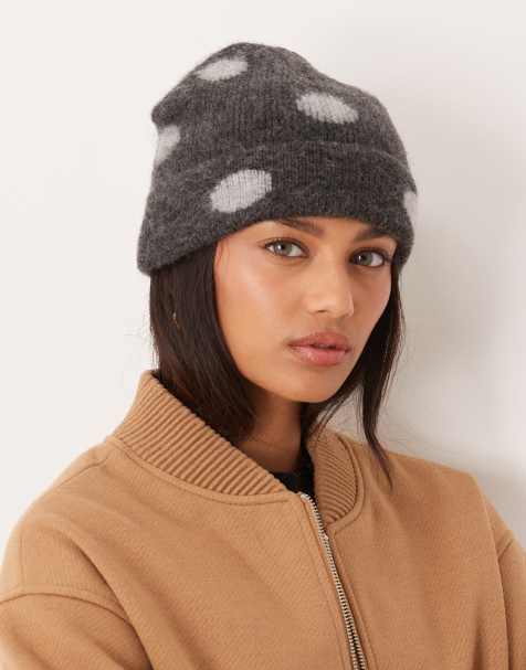 ASOS DESIGN - Grå hue i børstet strik med polkaprikker - view 1