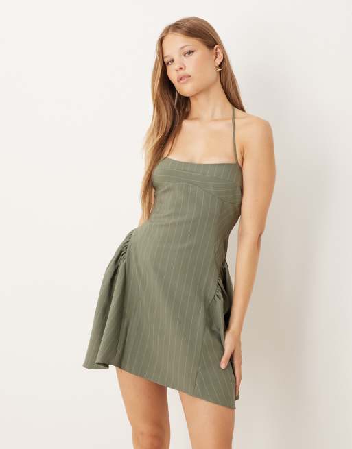 ASOS DESIGN – Grå, kritstrecksrandig miniklänning med halterneck och korsett, 3 av 4