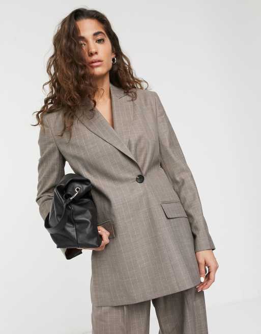 ASOS DESIGN – Grå kritstrecksrandig kostym med kostymväst, 2 av 3