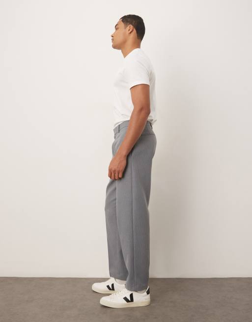 ASOS DESIGN – Grå, kritstrecksrandiga, avsmalnande kostymbyxor i ylletyg, 3 av 5
