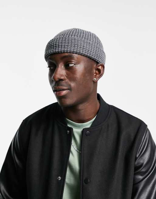 ASOS DESIGN – Grå, liten patentstickad mössa med våffelstickad detalj