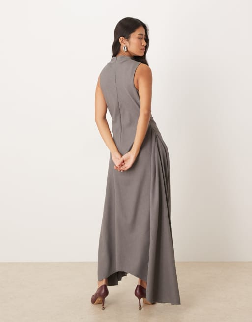 ASOS DESIGN – Grå maxiklänning med draperad, hög krage och ojämn fåll, 4 av 4