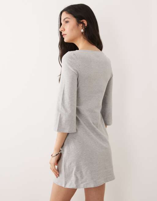 ASOS DESIGN - Grå minikjole med V-hals og 3/4-ærmer, 3 af 4