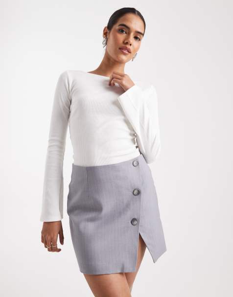 ASOS DESIGN - Grå mininederdel med høj slids og knapper samt nålestriber - view 1