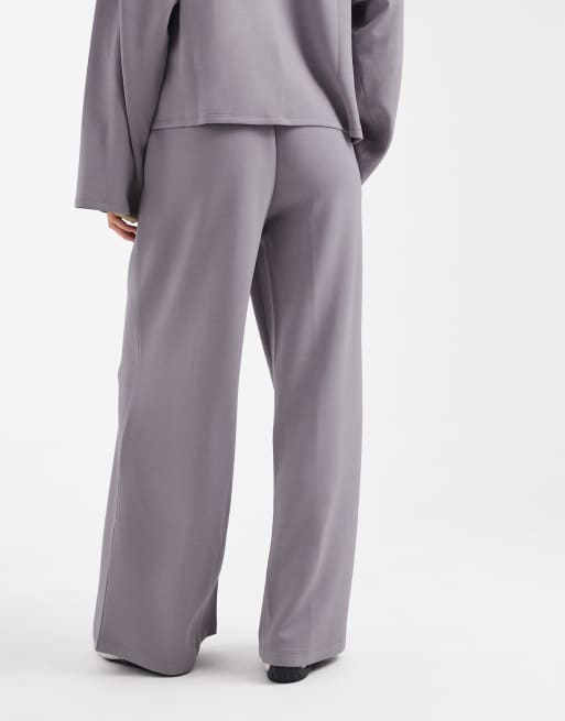 ASOS DESIGN – Grå mjukisbyxor i mjuk cupro med vida ben, 2 av 5
