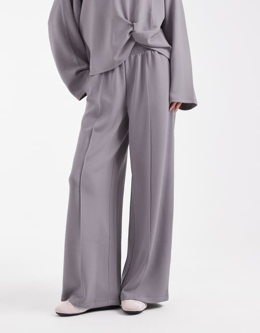 ASOS DESIGN – Grå mjukisbyxor i mjuk cupro med vida ben, 4 av 5