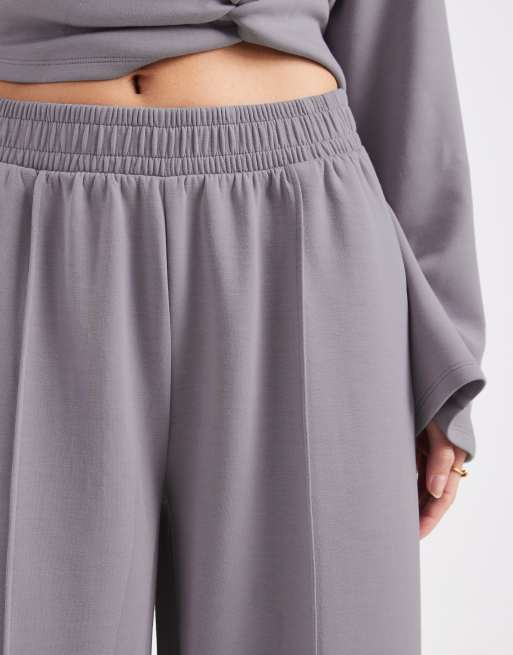 ASOS DESIGN – Grå mjukisbyxor i mjuk cupro med vida ben, 5 av 5