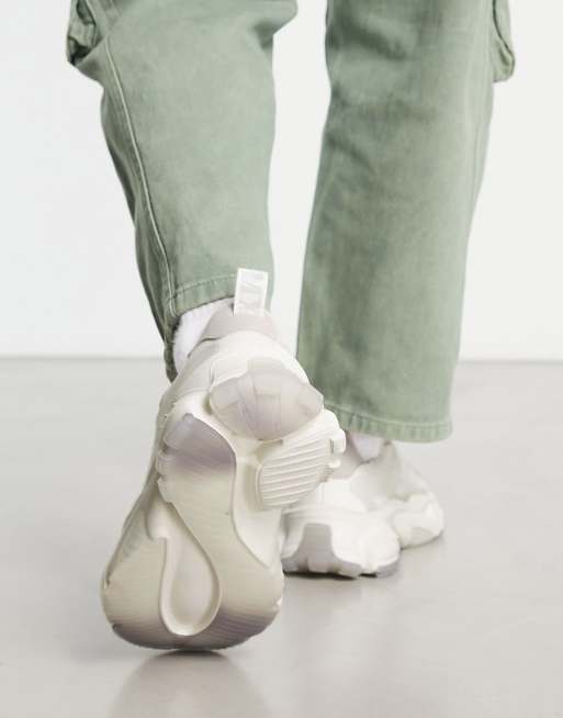 ASOS DESIGN – Grå och vita sneakers med kraftig sula och genomskinliga paneler, 4 av 4