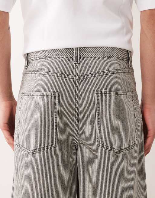 ASOS DESIGN – Grå och vitrandiga jeansshorts med ledig passform, del av set , 4 av 5