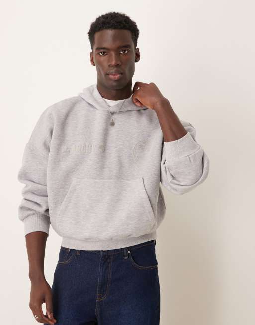 ASOS DESIGN - Grå oversized cropped hættetrøje med sænkede skuldre og print på brystet