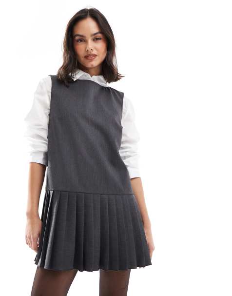 ASOS DESIGN – Grå, plisserad miniklänning med båtringning - view 1