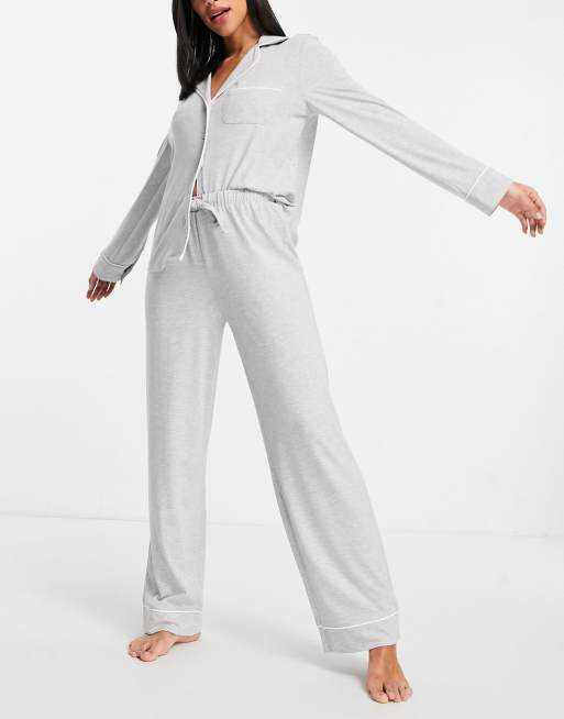 ASOS DESIGN – Grå pyjamas med långärmad skjorta och byxor med kontrasterande kantband, 2 av 4