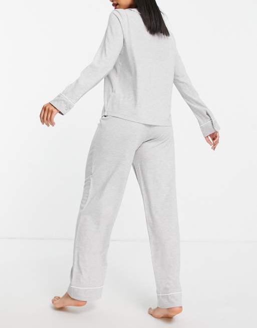 ASOS DESIGN – Grå pyjamas med långärmad skjorta och byxor med kontrasterande kantband, 3 av 4