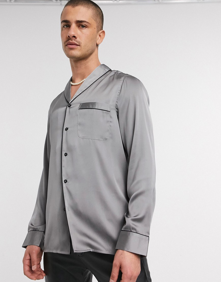 ASOS DESIGN - Grå satin-skjorte i regular fit med sjal-krave og sort kant