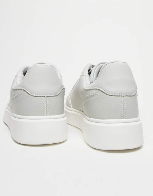 ASOS DESIGN – Grå sneakers med snörning och vit sula, 3 av 4
