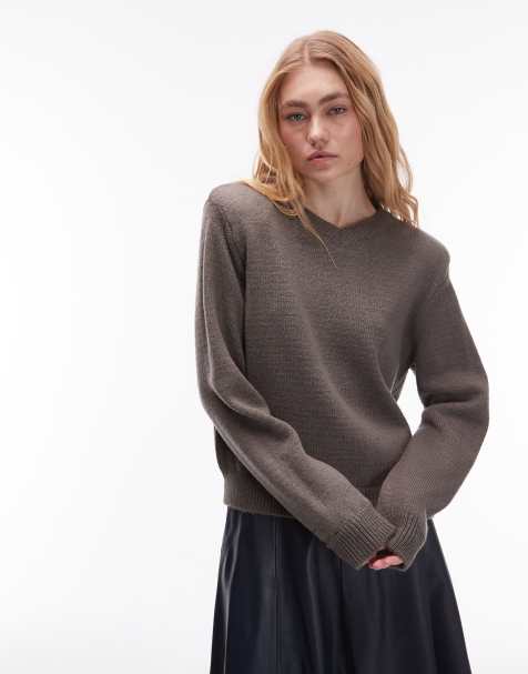 ASOS DESIGN - Grå striktrøje med høj V-hals og skulderpuder - view 1