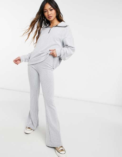 ASOS DESIGN – Grå träningsoverall i ribbat, borstat material med sjalkrage och utsvängda byxor