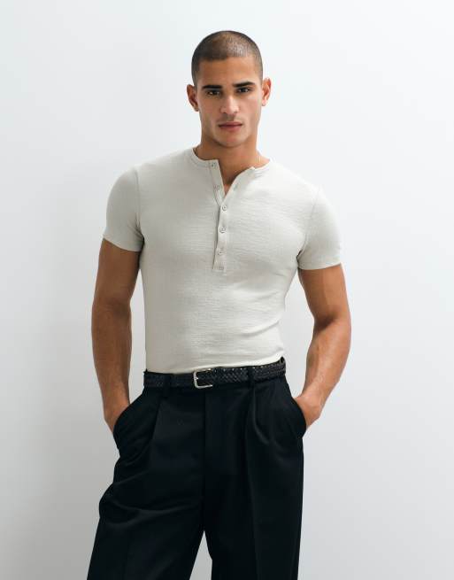 ASOS DESIGN - Grå tætsiddende T-shirt med henley-hals i tekstureret krølstof, 4 af 5