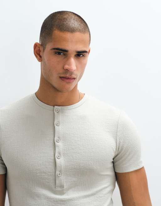 ASOS DESIGN - Grå tætsiddende T-shirt med henley-hals i tekstureret krølstof, 5 af 5