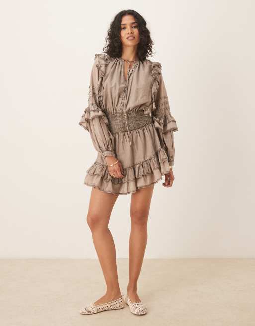 ASOS DESIGN – Grå, tvättad miniklänning med smockad midja och volangfåll, 3 av 4