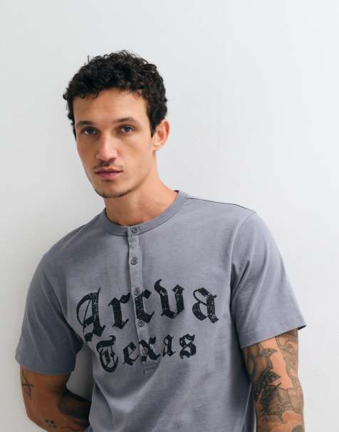 ASOS DESIGN – Grå, tvättad och kraftig t-shirt i regular fit och henleystil med boxig passform och Texas-texttryck - view 1