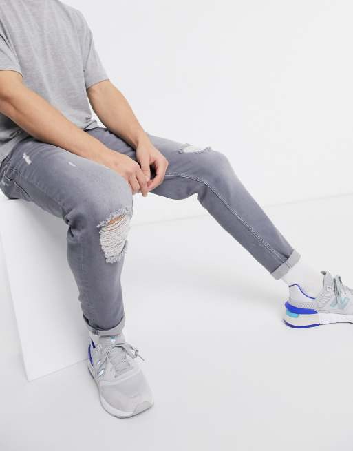 ASOS DESIGN – Grå tvättade avsmalnande jeans med slitningar, 2 av 4