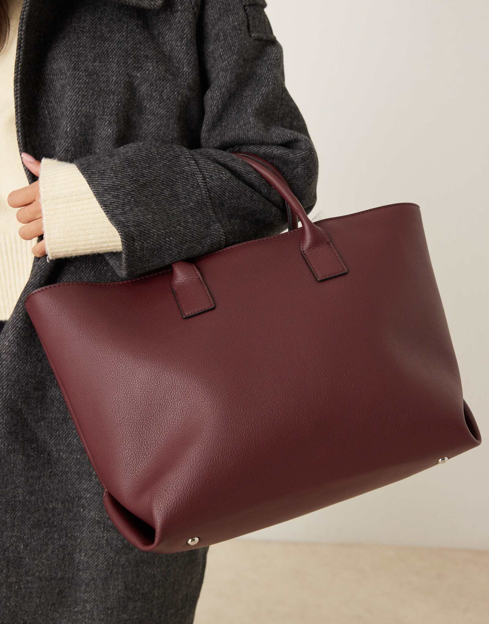 Сумка-тоут ASOS DESIGN с ручкой-захватом бордового цвета