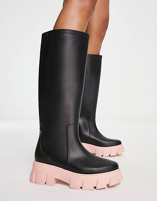 Asos Donna Scarpe Stivali Stivali di gomma Stivali da pioggia al ginocchio neri con suola spessa rosa Gracie 