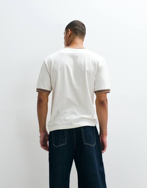ASOS DESIGN – Gräddvit, avslappnad t-shirt med kantrand och Arciva-tryck, 4 av 5