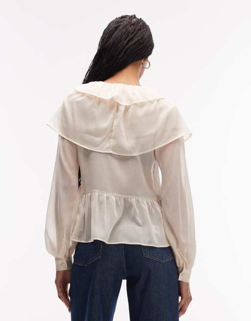ASOS DESIGN – Gräddvit blus i chiffong med cape och volanger, 3 av 4