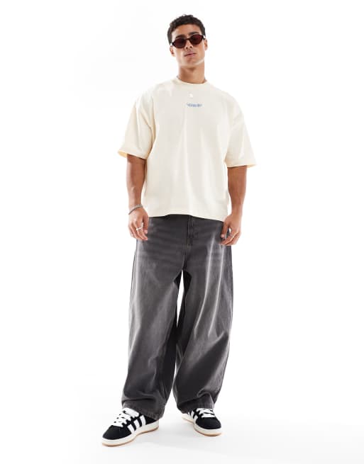ASOS DESIGN – Gräddvit, boxig t-shirt i oversize med stadstryck och broderi, 3 av 4
